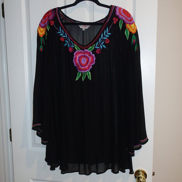 ROJA COLLECTION EMBROIDERED FLORAL BEAUTIFUL TUNIC - Picture 1 of 10